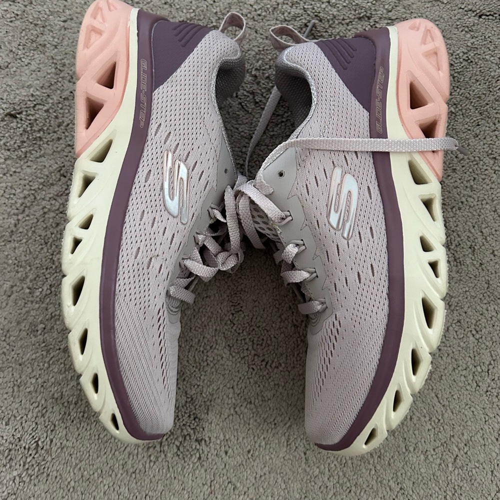 Sketchers Sneakers Size 7